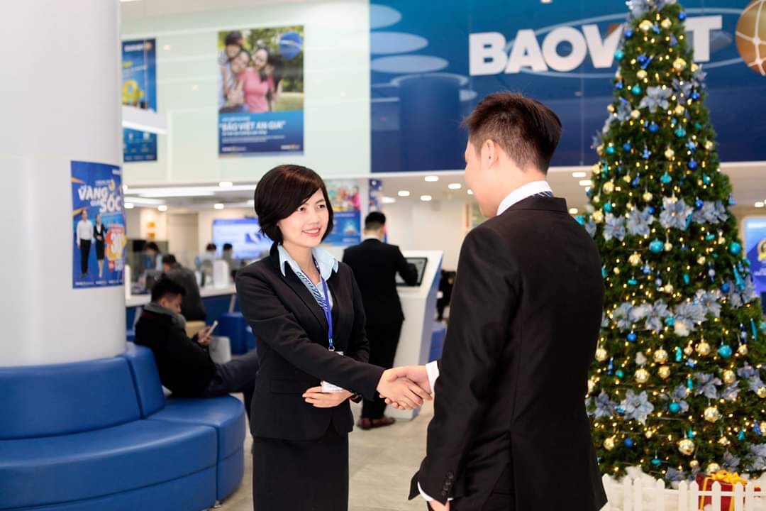 Hình ảnh thiết kế đồng phục khách hàng BAOVIET Bank nhân viên